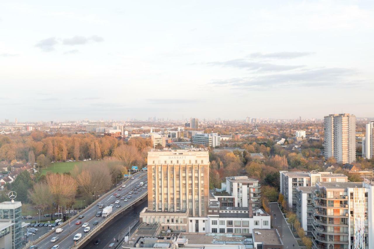 Kew Eye Apartments Brentford London Exterior photo