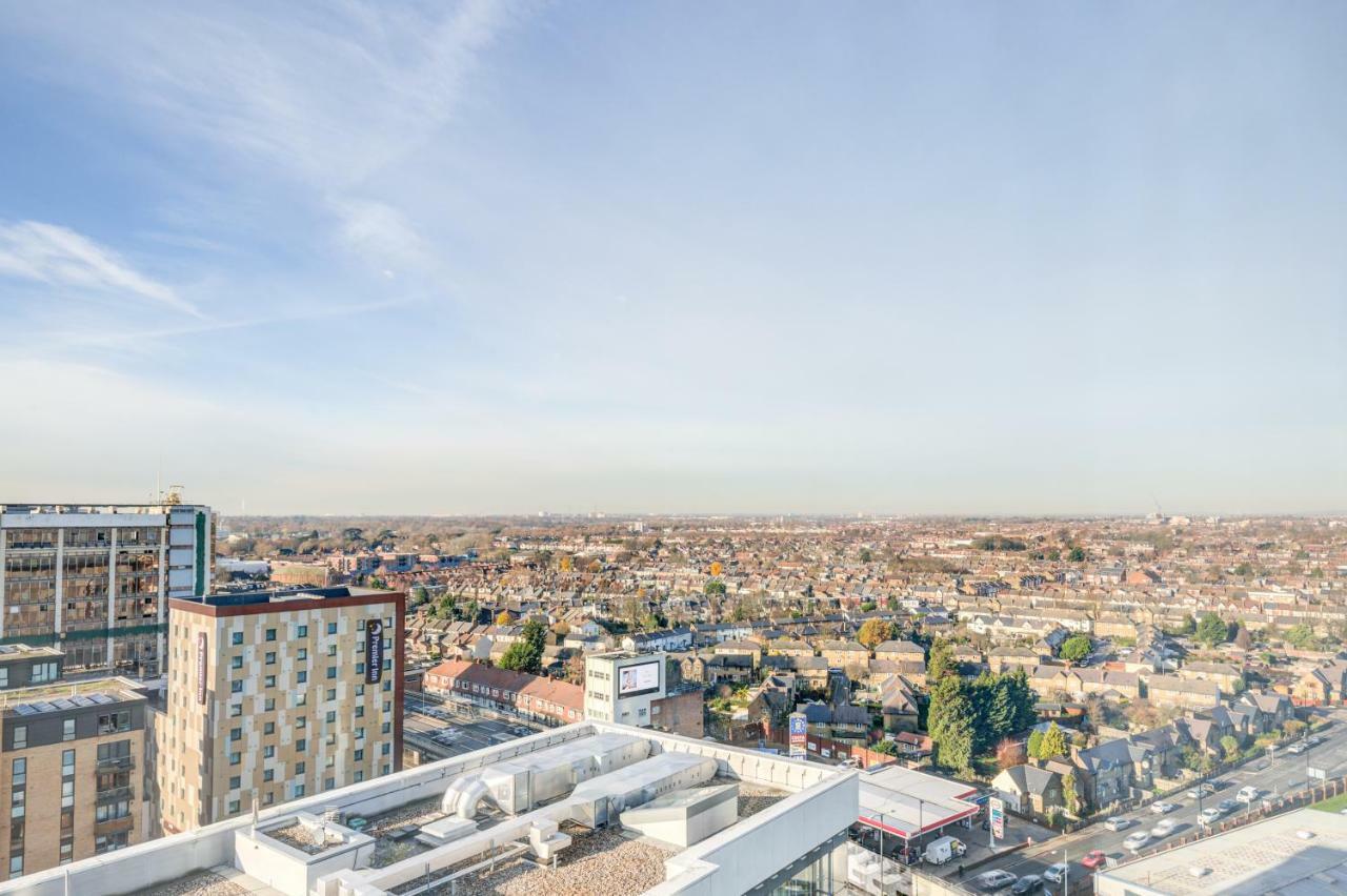 Kew Eye Apartments Brentford London Exterior photo